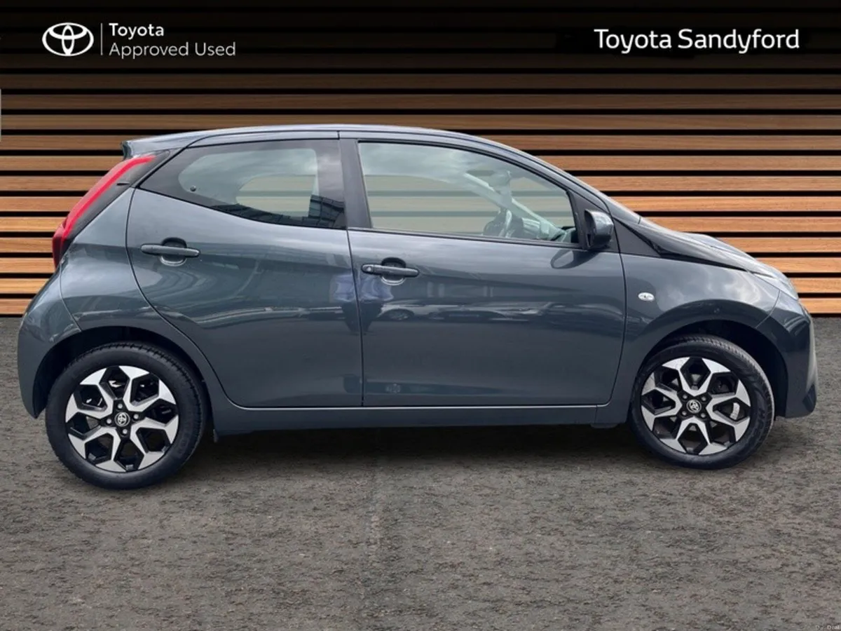 Toyota Aygo 1.0 X-PLAY S-PHONE // REAR CAMERA // B - Image 3