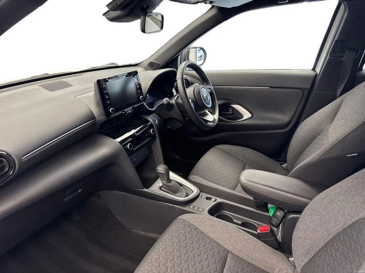 Toyota Yaris Cross 1.5 HYBRID AUTO *LUNA SPORT* €8 - Image 2