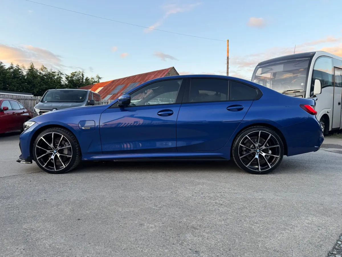 2022 BMW 330E M SPORT, HEAD UP DISPLAY! TECH PACK - Image 4