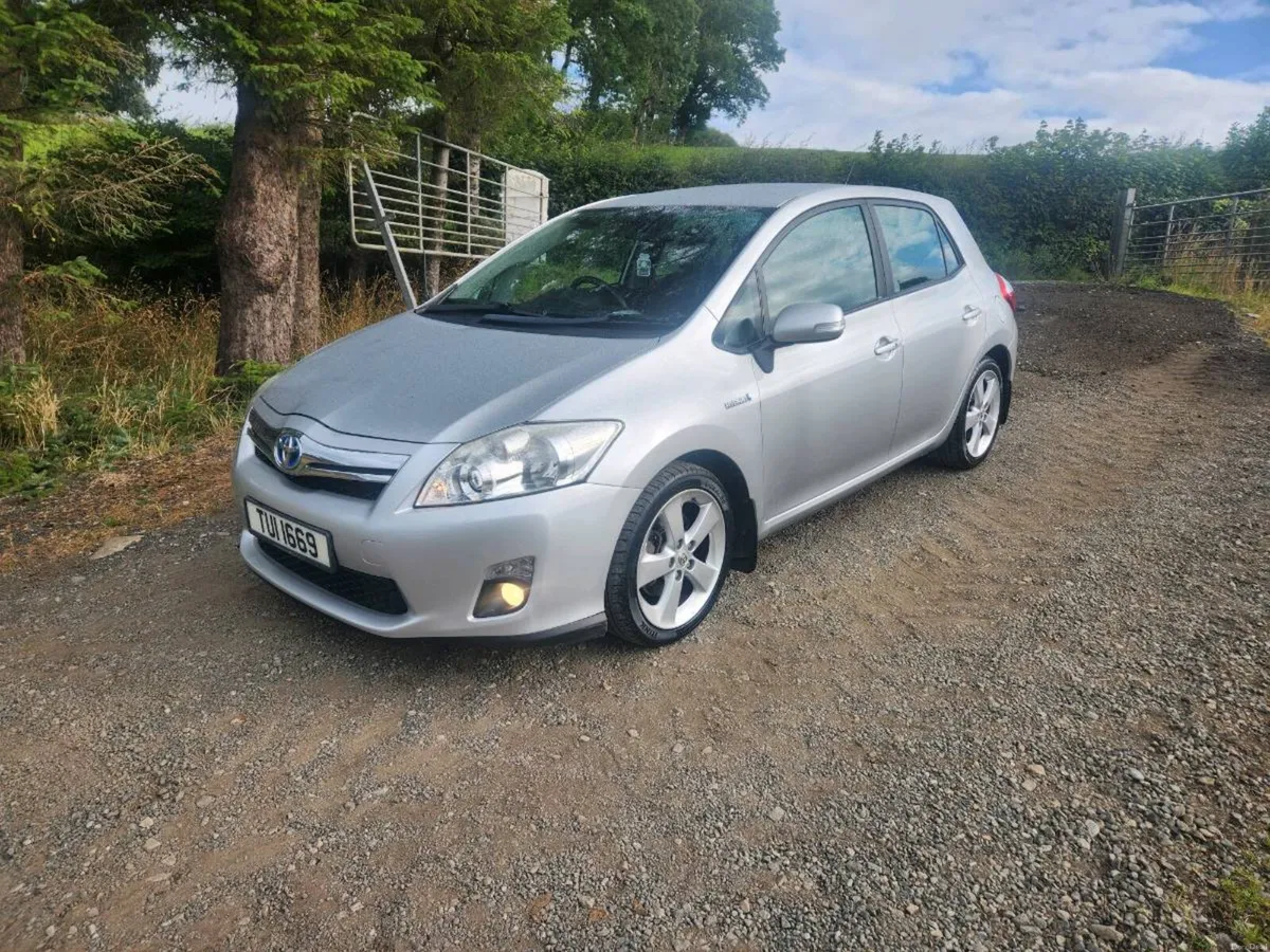 2011 Toyota Auris Hybrid - Image 1