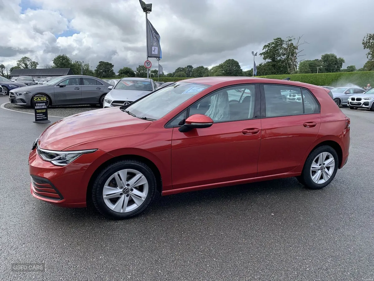 Volkswagen Golf Life - Image 2