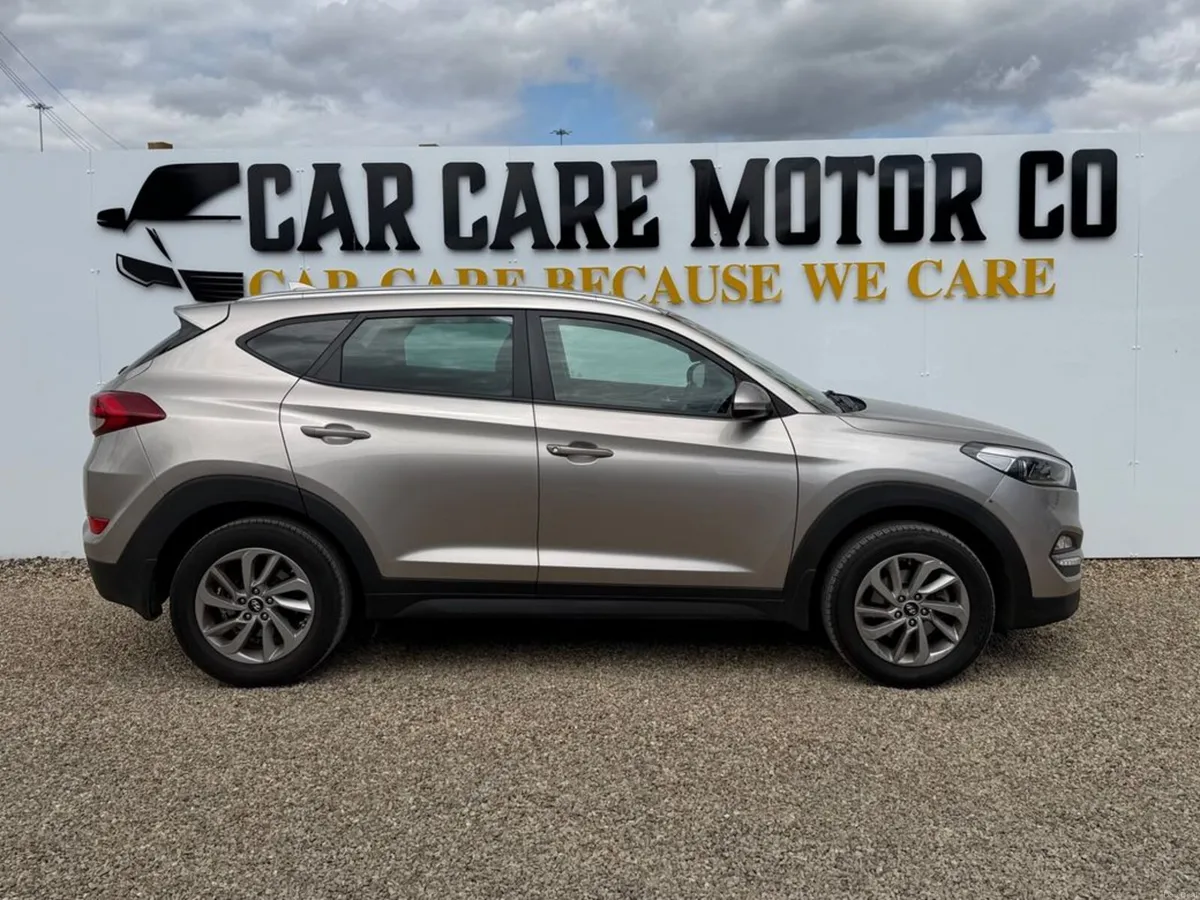 Hyundai Tucson ix35 Executive 5DR - Image 2
