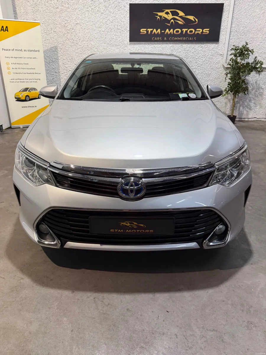 Toyota Camry 2016 Hybrid - Image 2