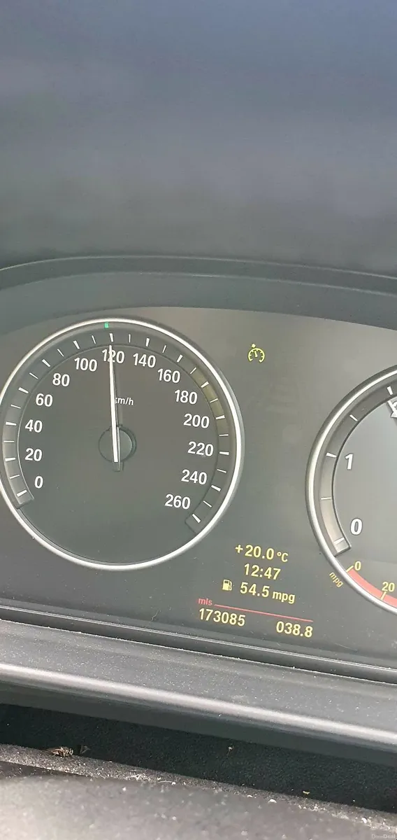 BMW 5-Series 2011 - Image 6