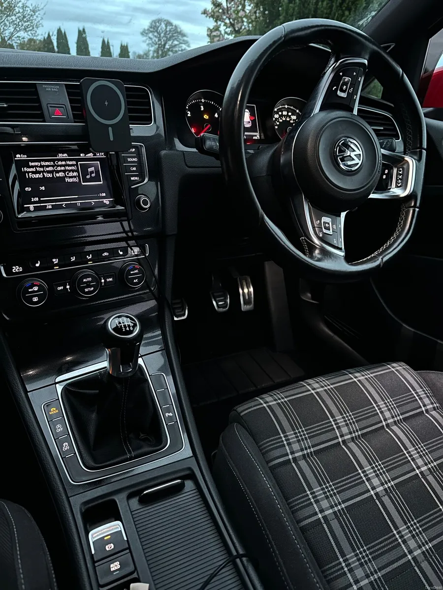 VOLKSWAGEN GOLF GTD MANUAL - Image 4