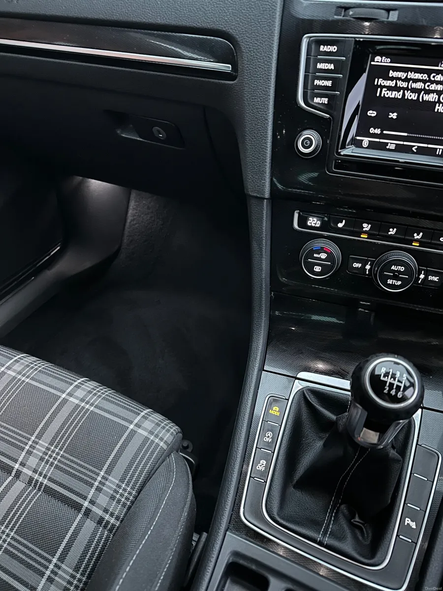 VOLKSWAGEN GOLF GTD MANUAL - Image 6
