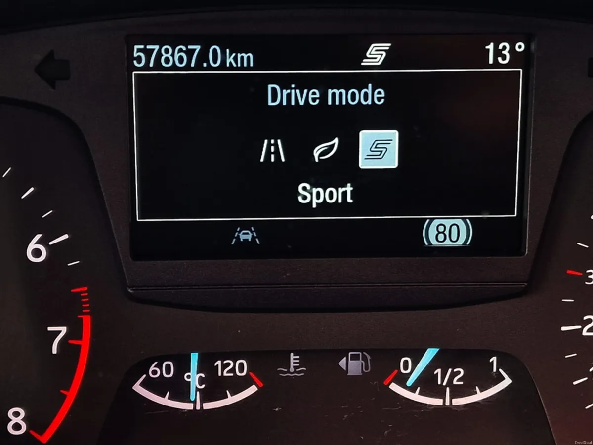 Ford Focus ZETEC 1.0 ECOBOOST 125PS 5DR 4 - Image 2