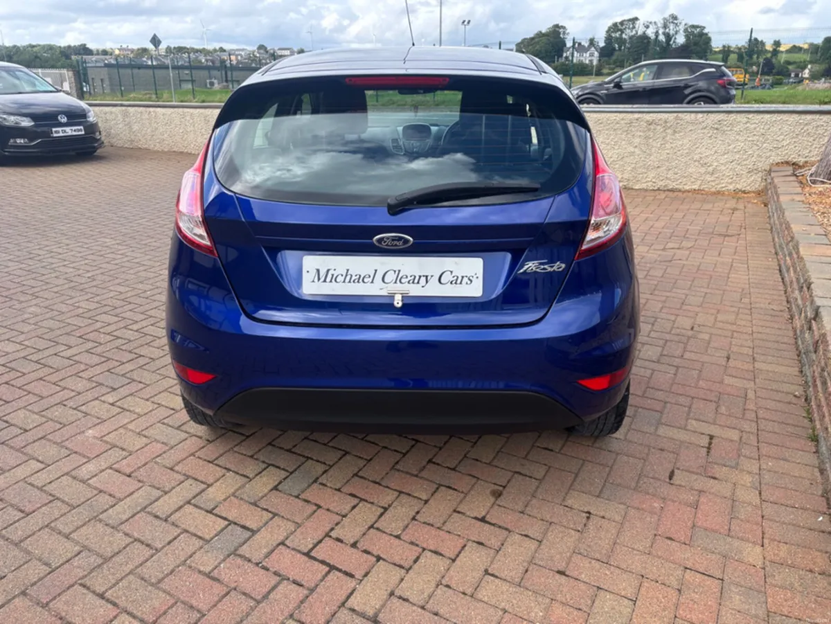 Ford Fiesta 1.25 ZETEC 82PS 5DR ARGENTO - Image 5