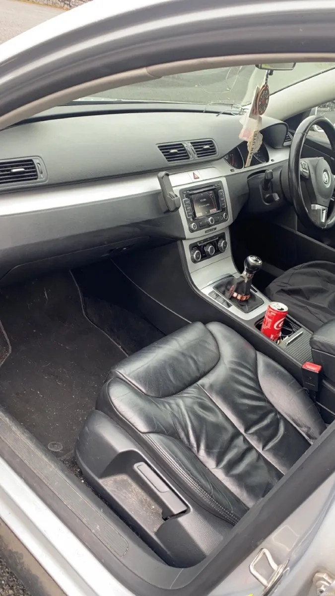 Volkswagen Passat 2010 TDI - Image 2