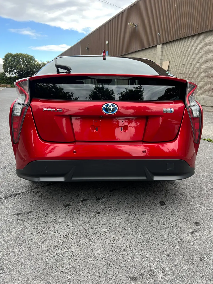 Toyota Prius 1.8L Hybrid 2017 - Image 2
