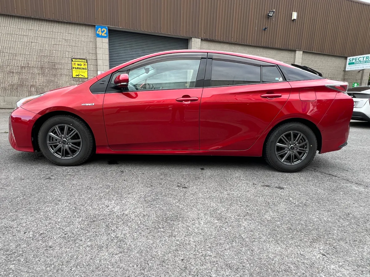 Toyota Prius 1.8L Hybrid 2017 - Image 3