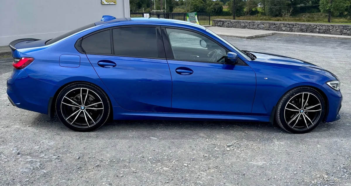 BMW 3-Series 2019 - Image 3