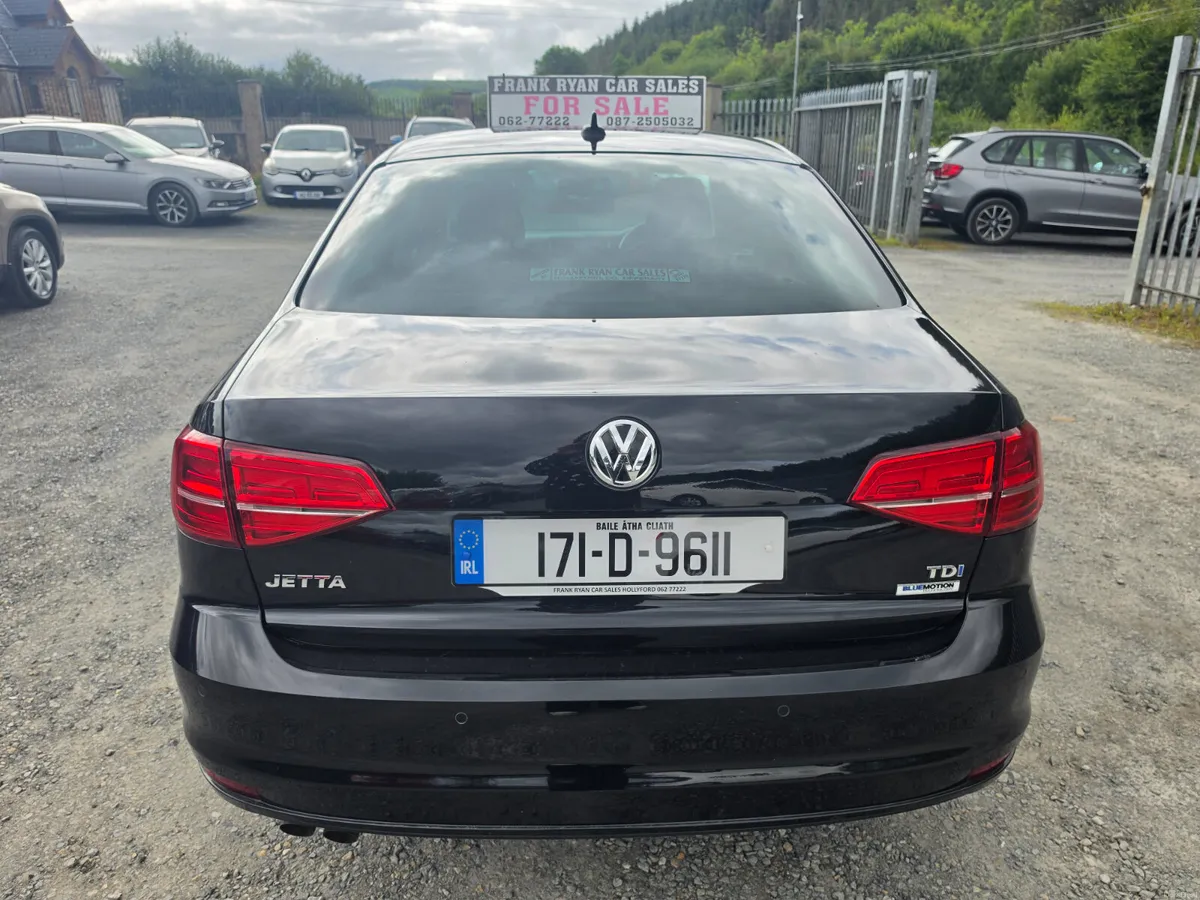 Volkswagen Jetta 2017 - Image 2
