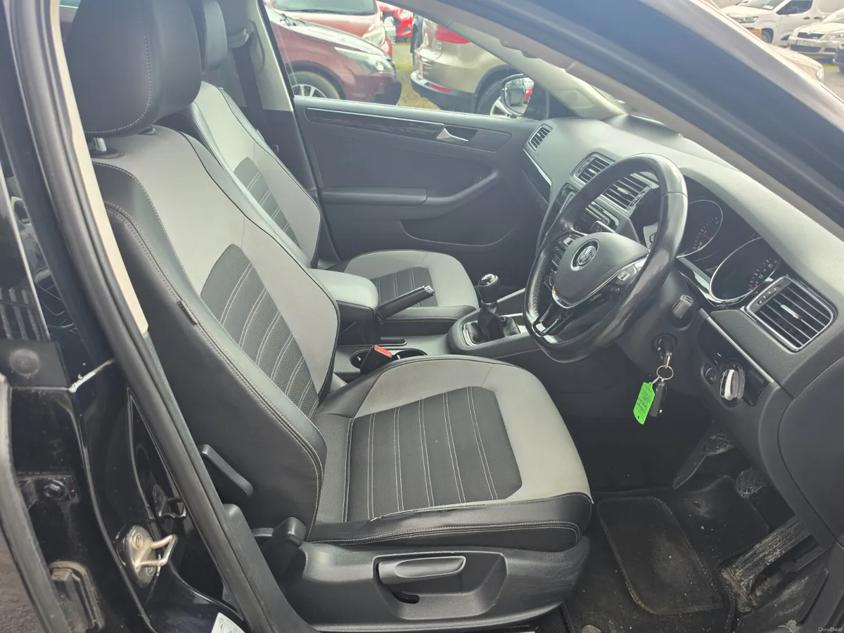 Volkswagen Jetta 2017 - Image 6