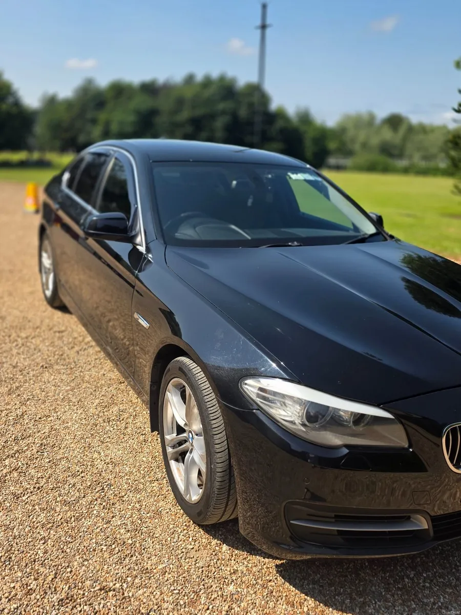 BMW 5-Series 2011 - Image 6