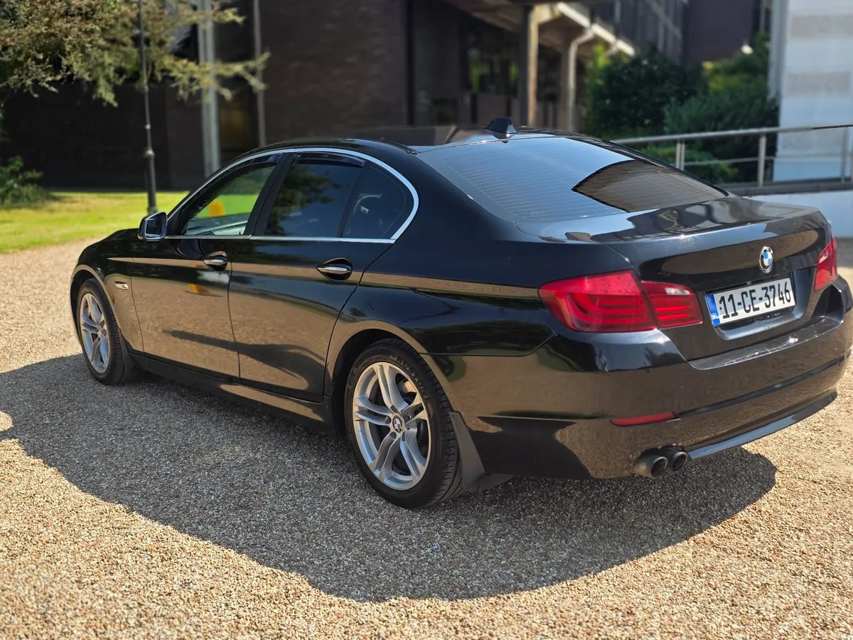 BMW 5-Series 2011 - Image 4
