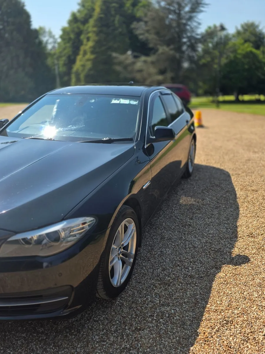 BMW 5-Series 2011 - Image 5