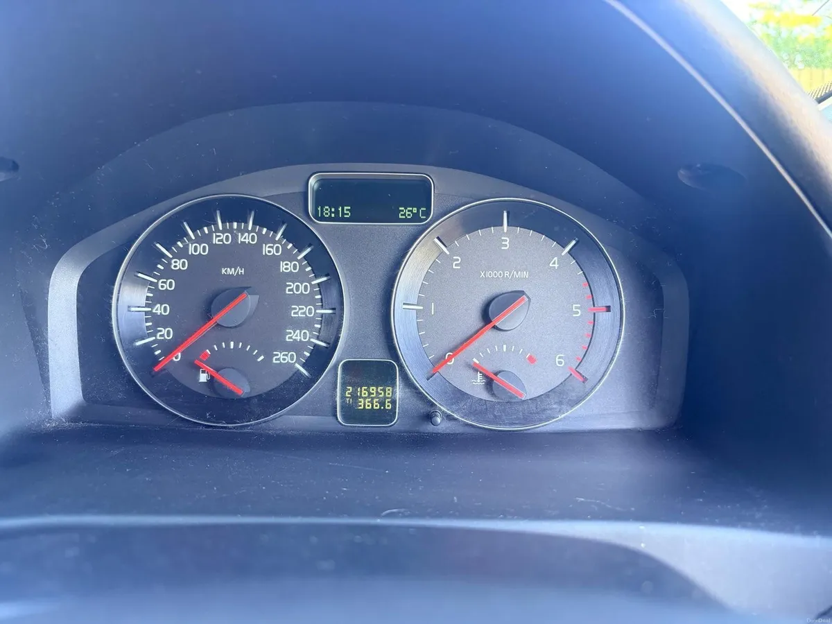 Volvo V50 2011 - Image 2
