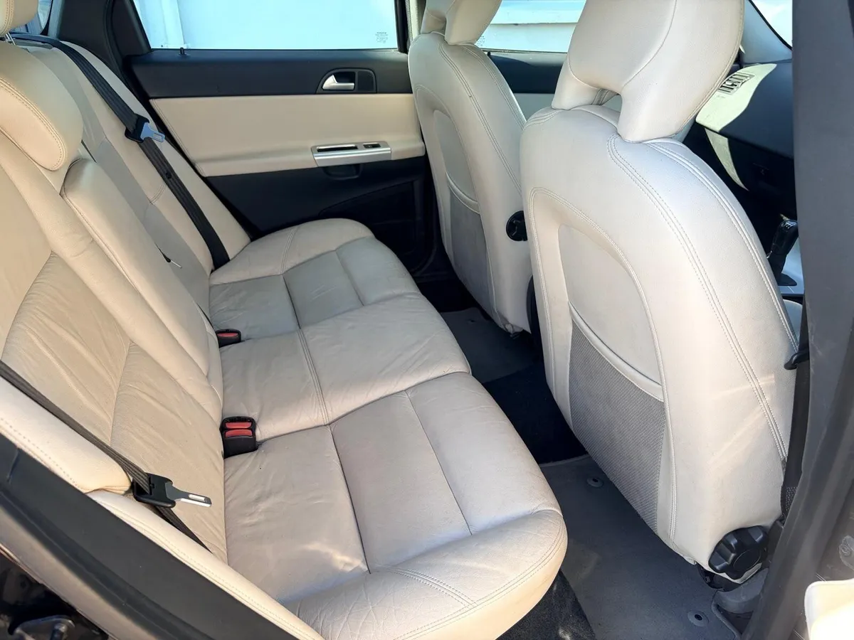 Volvo V50 2011 - Image 3