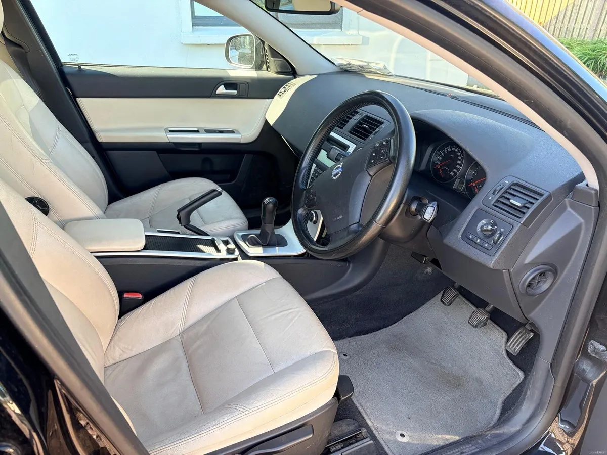 Volvo V50 2011 - Image 4