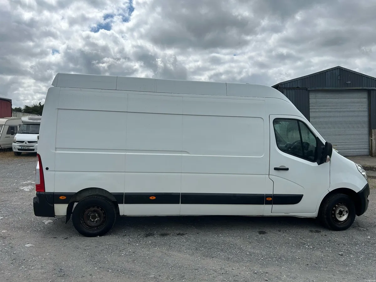 Renault Master extra high roof €3650 - Image 2