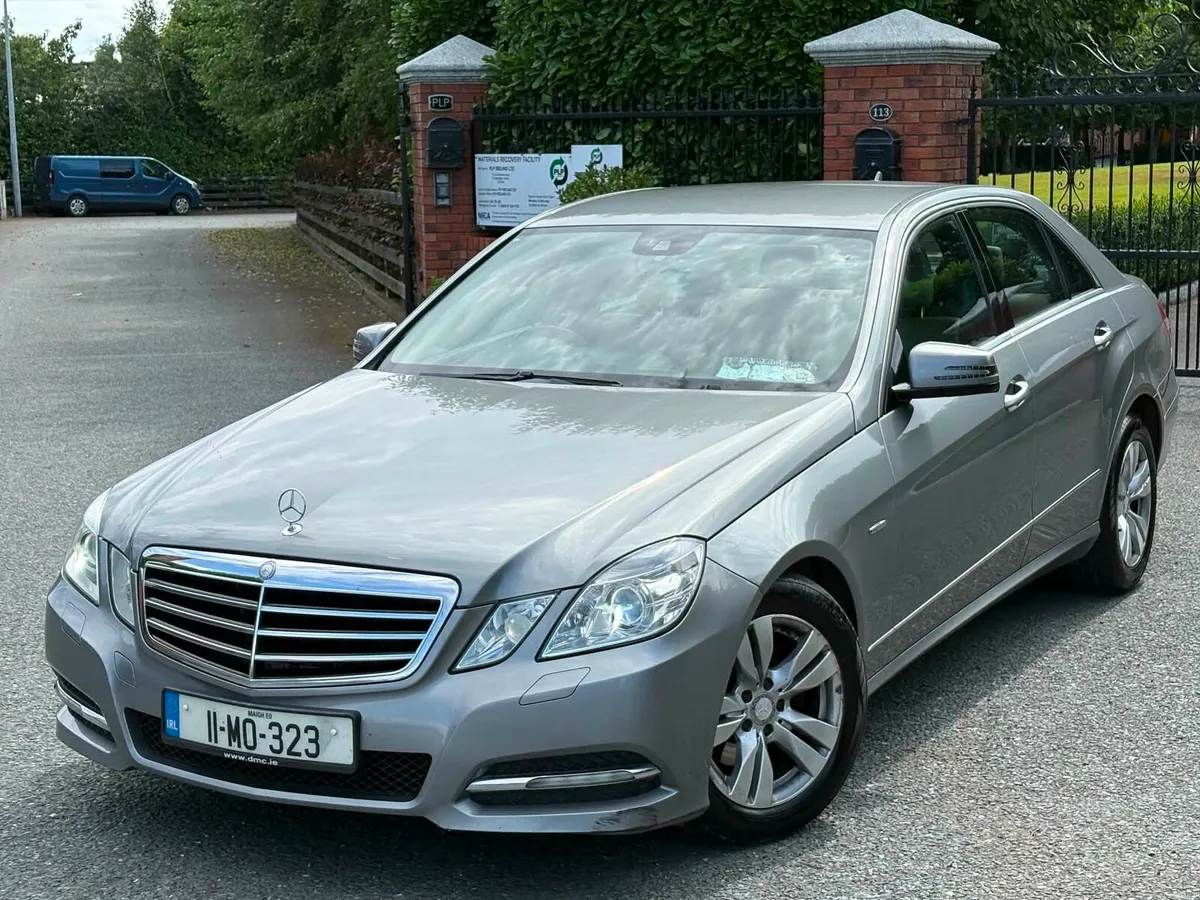 2011 Mercedes E220 Avangarde Automatic - Image 4
