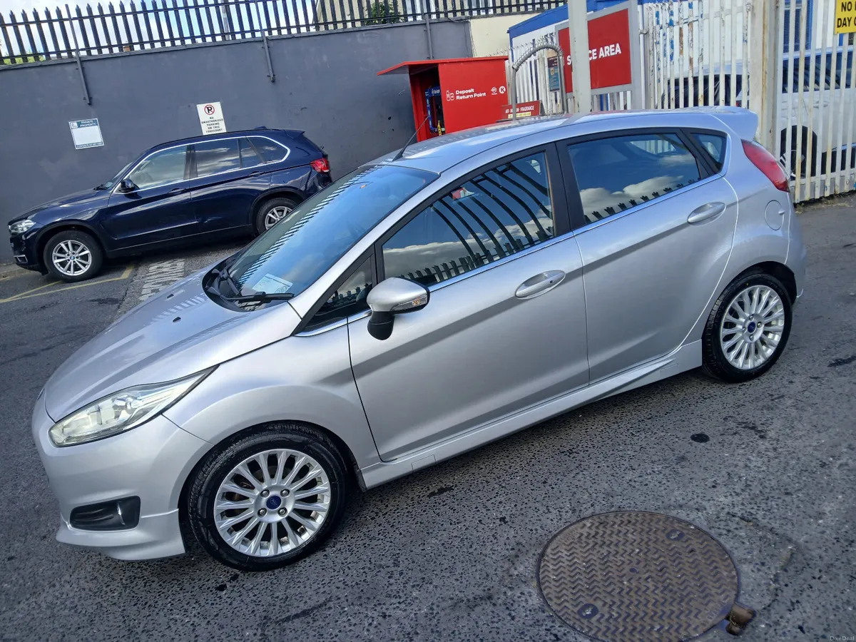 Ford Fiesta 2015 - Image 2