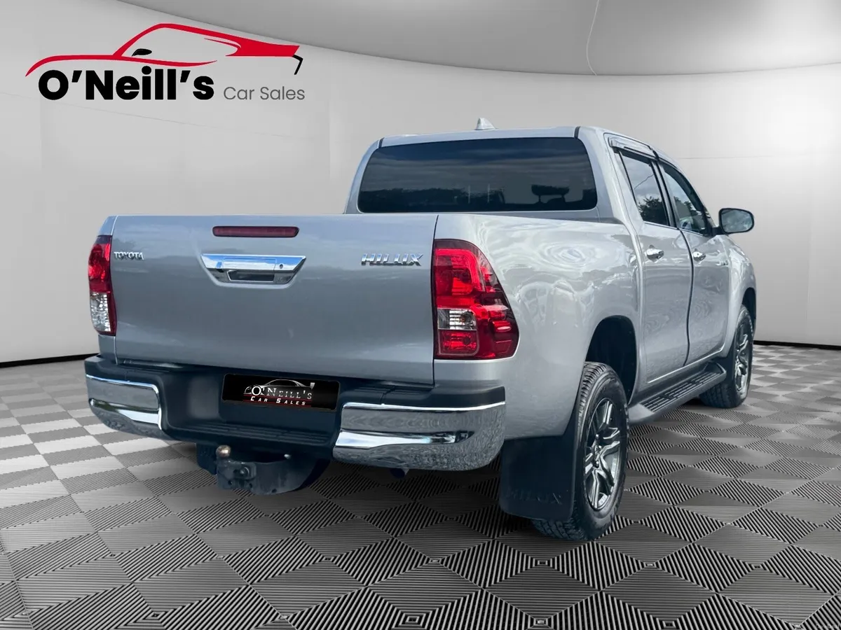 Toyota Hilux 2025 2.8 SR5 MANUAL #429 - Image 6