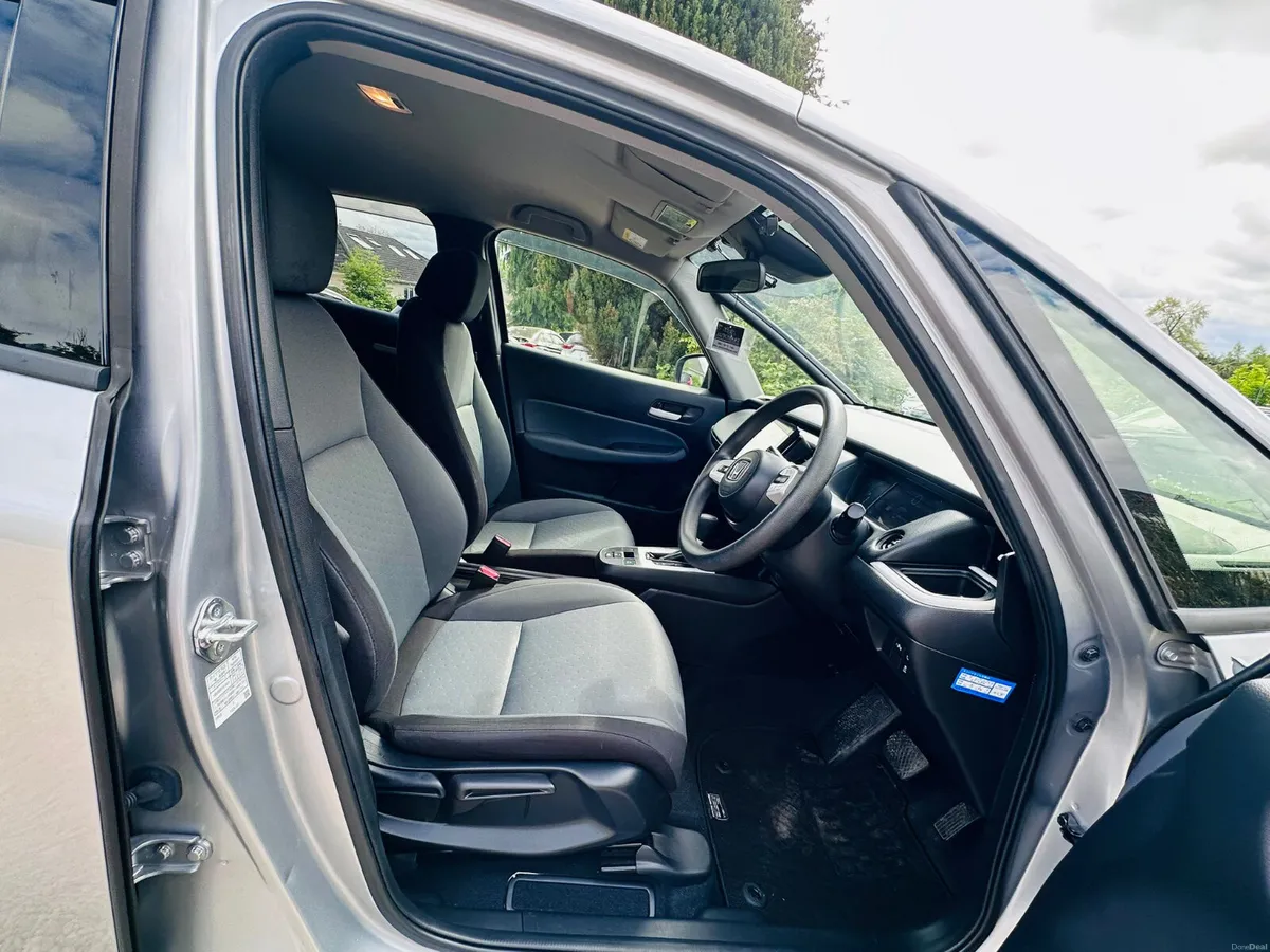 Honda Fit 2020  1.5 HYBRID 31K KM ONLY - Image 5