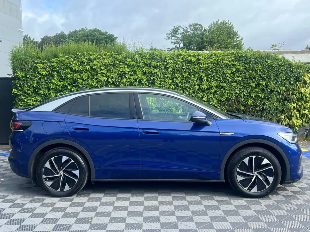Volkswagen ID.5 PRO TECH 77KWH // PANORAMIC SUNROO - Image 3