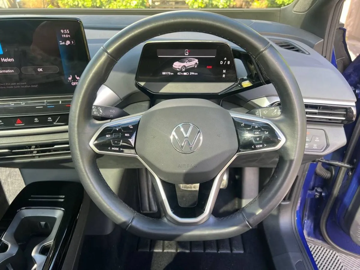 Volkswagen ID.5 PRO TECH 77KWH // PANORAMIC SUNROO - Image 5