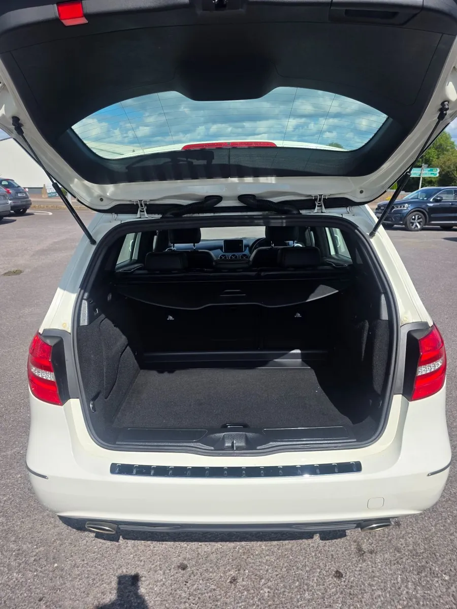Car - Image 3