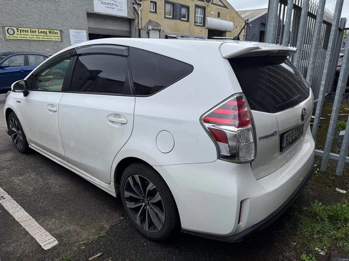 toyota prius+ - Image 2
