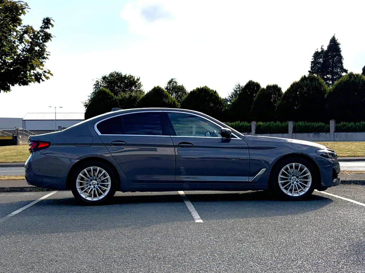 212 BMW 520D X-Drive SE - Image 3
