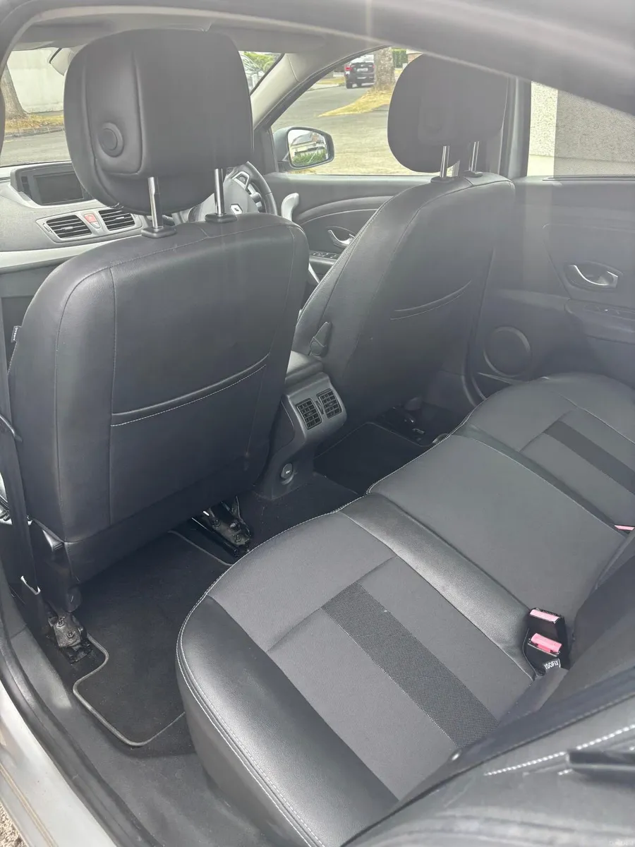 Renault Fluence 2011 - Image 6