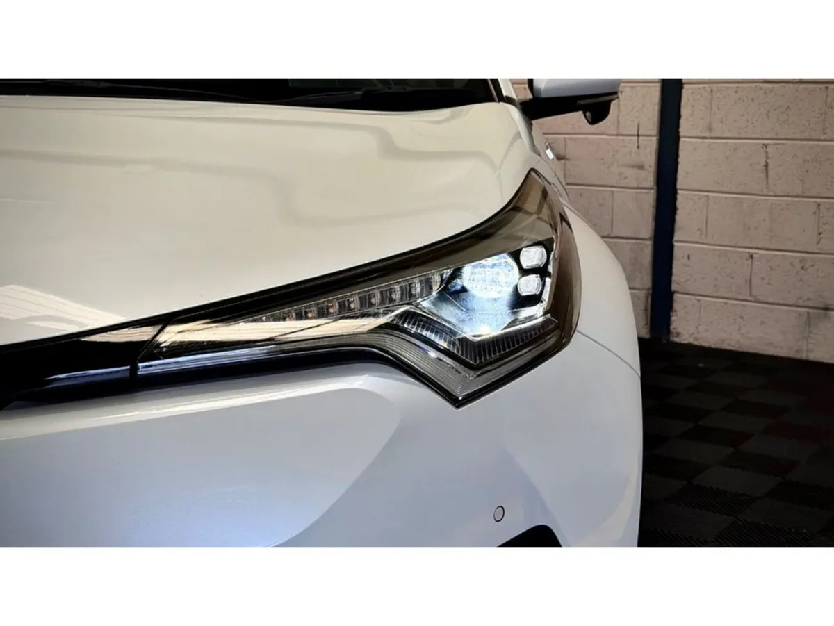 Toyota C-HR G Leather seats - Image 2