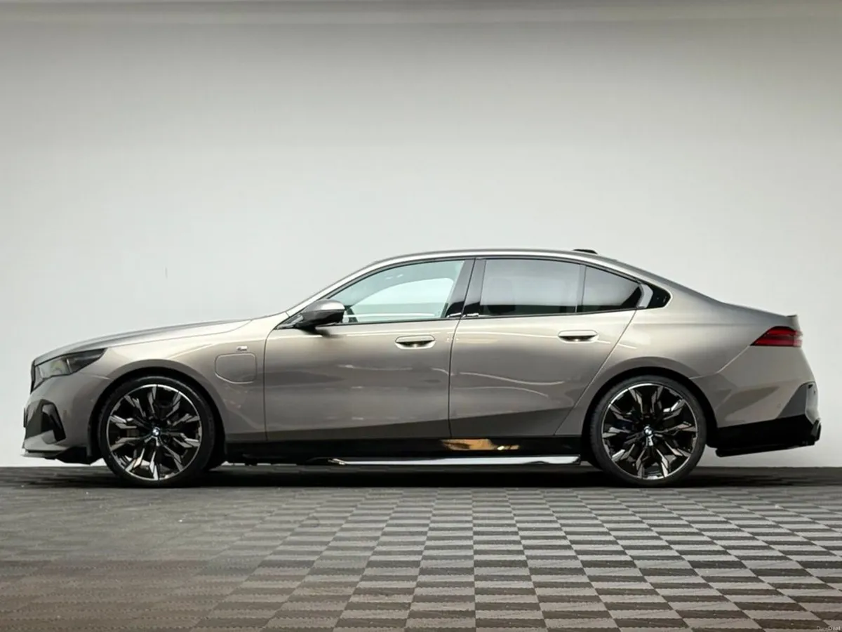 BMW 5-Series 530E M SPORT - Image 4