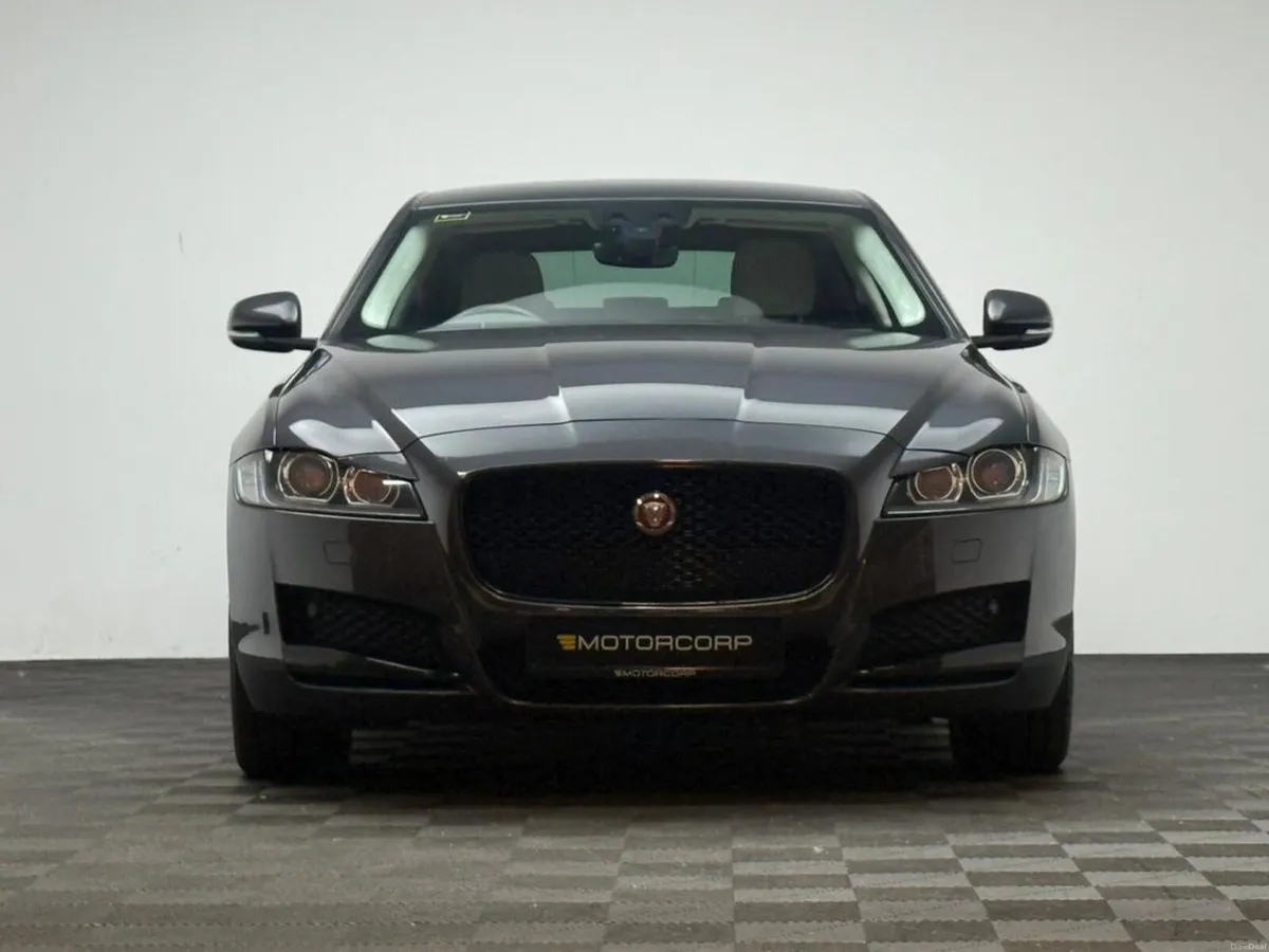 Jaguar XF 2.0D CHEQUERED FLAG ED - Image 2