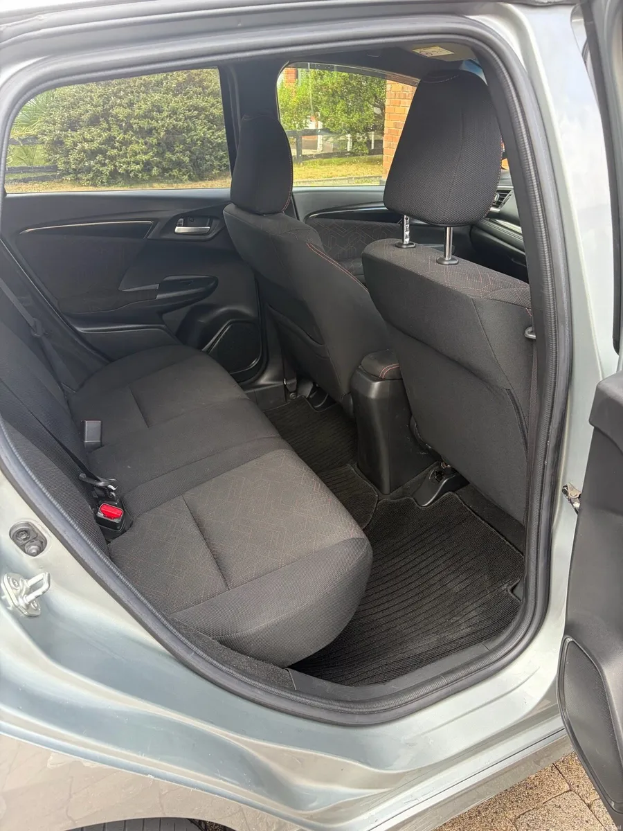 Honda fit hybrid S - Image 4