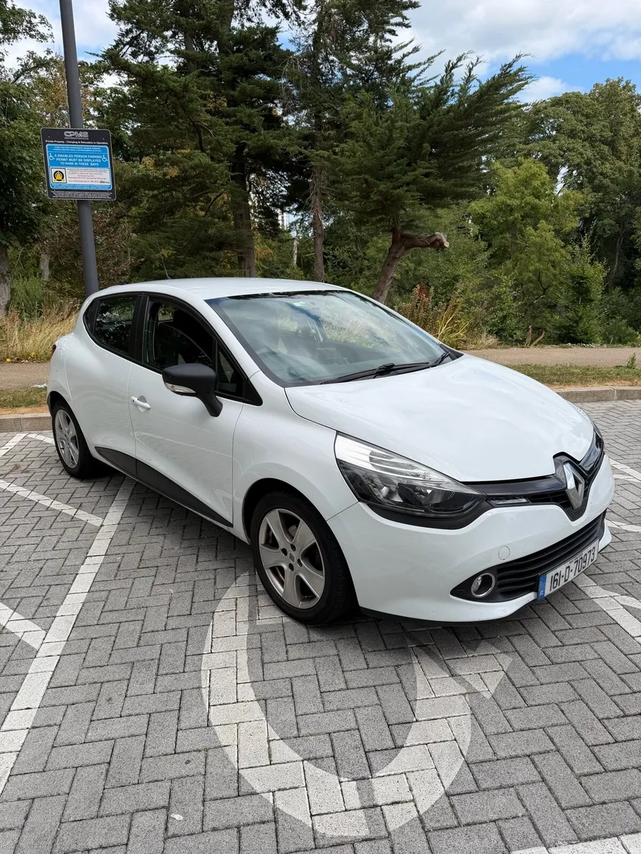 Renault Clio Play 2016 (Carplay & Parking Help) - Image 1