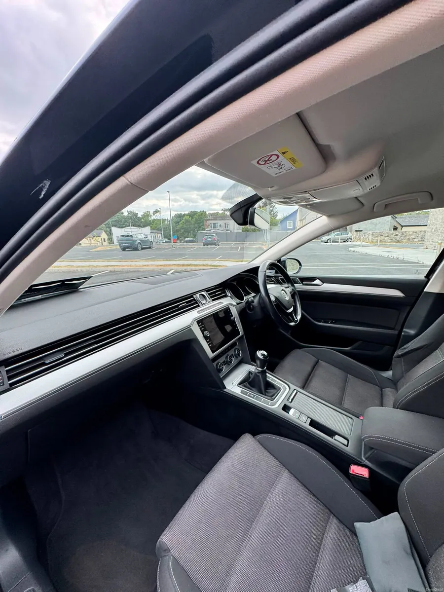 Volkswagen Passat 2019 - Image 3