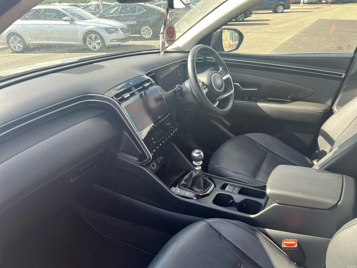 Hyundai Tucson 2WD Executive Plus - Image 2