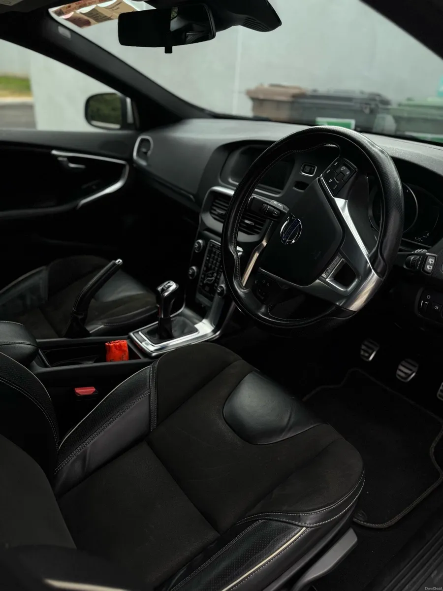 161 Volvo V40 R-DESIGN NEW NCT - Image 4