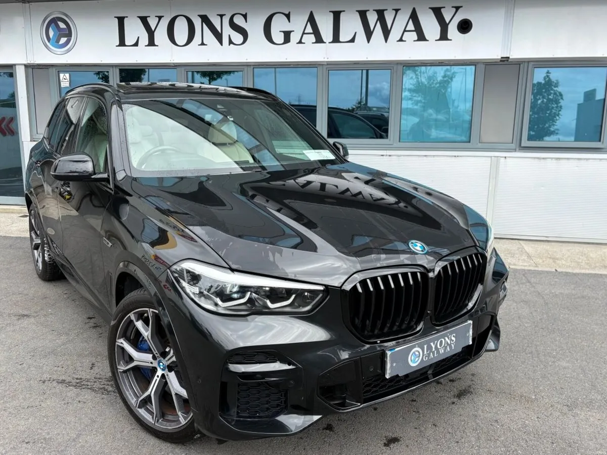 BMW X5 M-Sport / Glass Roof / Very low mileage / S - Image 5