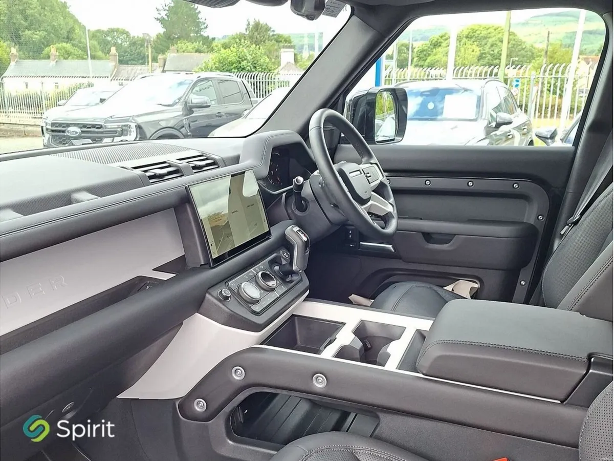 Land Rover Defender 110 3.0D X-DYNAMIC - Image 3