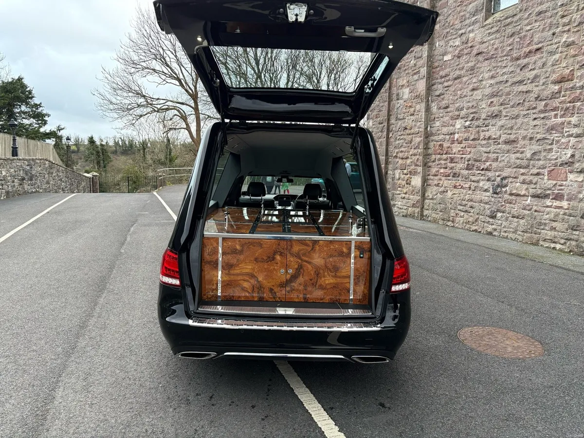 Mercedes Hearse - Image 6