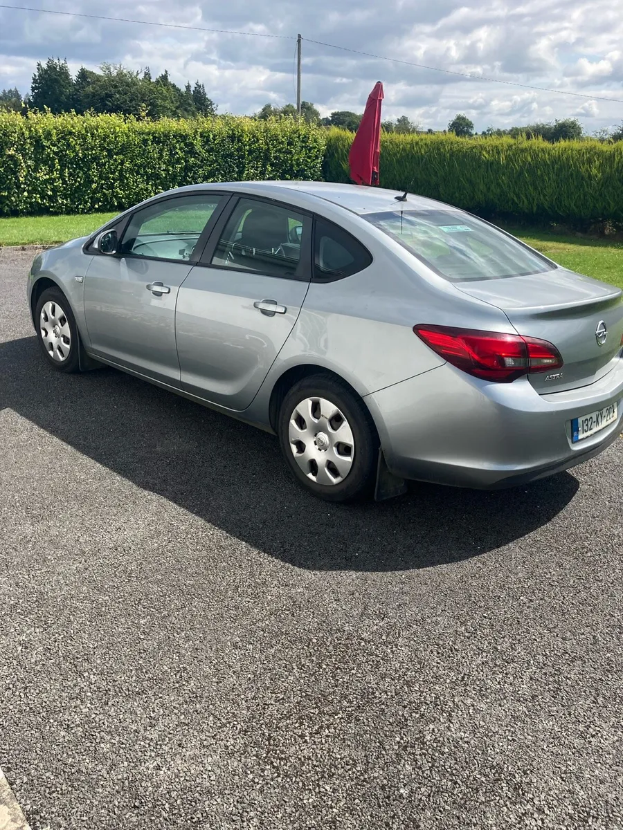 Opel Astra Saloon 2013 - Image 2