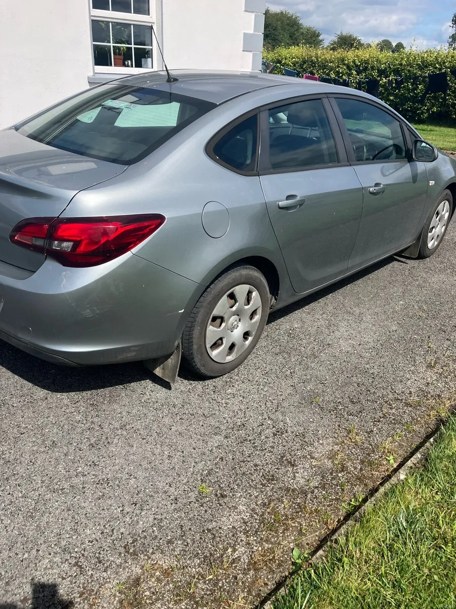 Opel Astra Saloon 2013 - Image 3