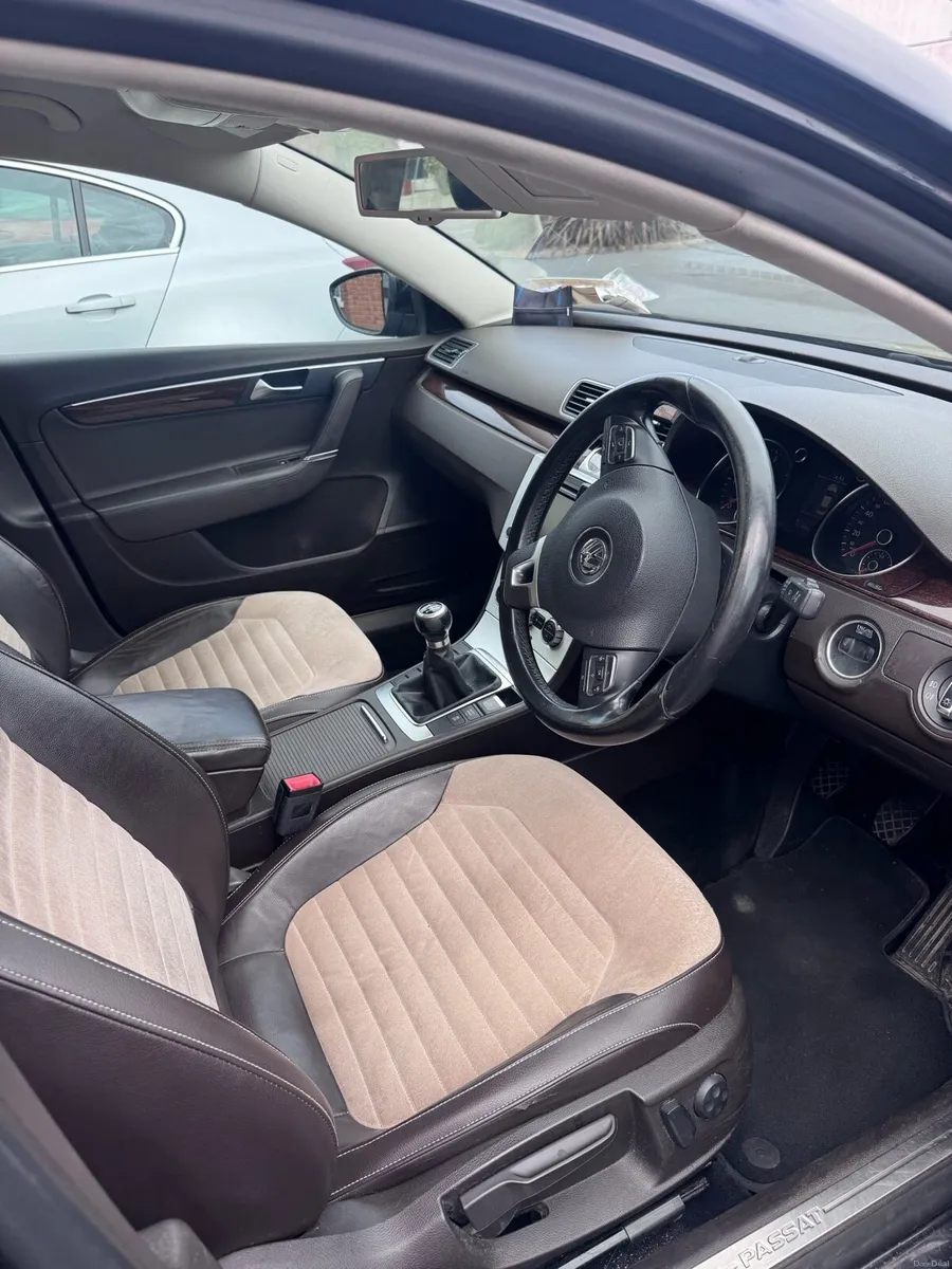 Volkswagen Passat - Image 5