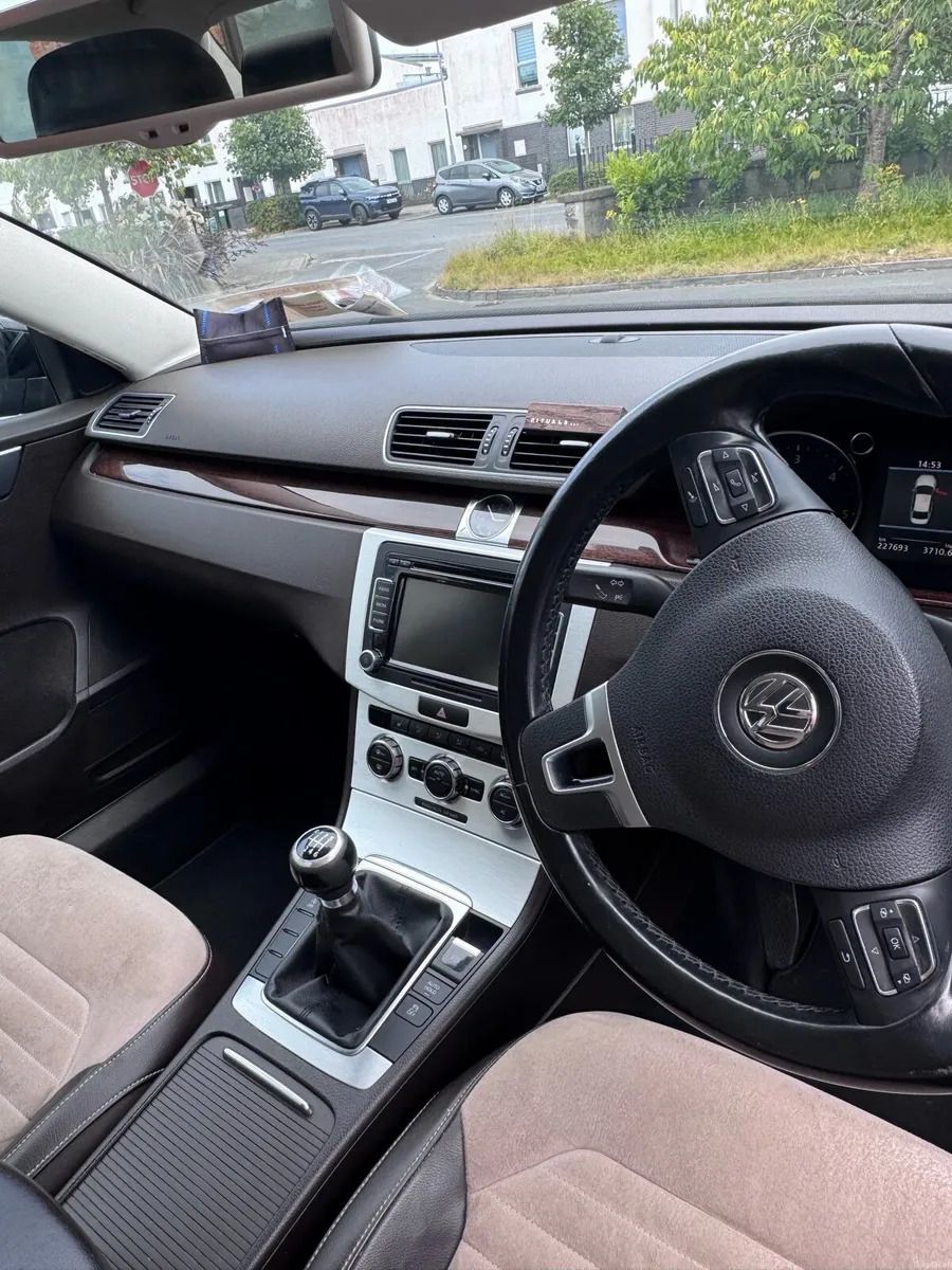 Volkswagen Passat - Image 4